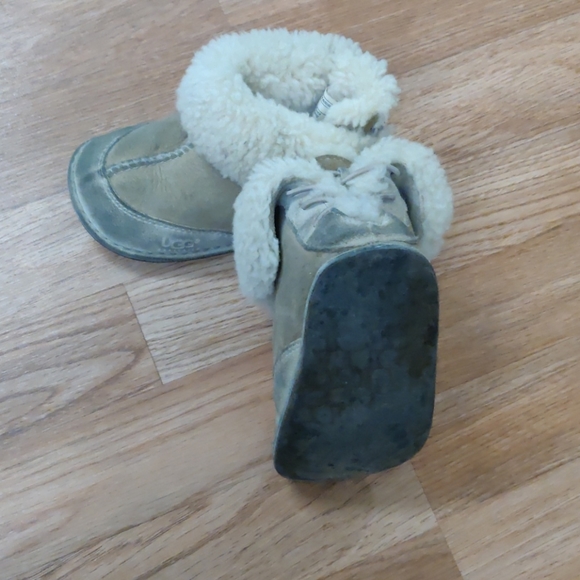 Ugg Slippers - Picture 3 of 4